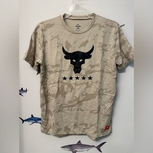 Under Armour youth freedom army shirt, size L